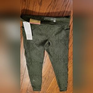 (NWT) All In Motion Olive Green Snakeskin Print High Rise 7/8 Active Legging